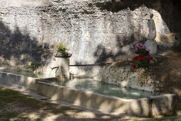 1 vue - Fontaine de l'Adoue (ouvre la visionneuse)
