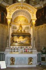 1 vue  - autel ; retable ; tabernacle ; gradin d'autel dit de la Châsse du curé d'Ars (ouvre la visionneuse)