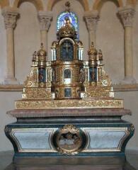 1 vue  - ancien maître-autel ; retable ; ensemble de 7 statues ; dais d'autel (ouvre la visionneuse)