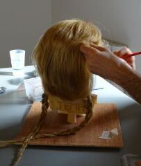 ouvrir dans la visionneuse : Détail de la coiffure de l actrice Shirley Temple