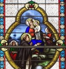 Ouvrir l'image Détail de la verrière de la remise du Rosaire à saint Dominique
