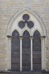 ouvrir dans la visionneuse : Fenêtre néogothique