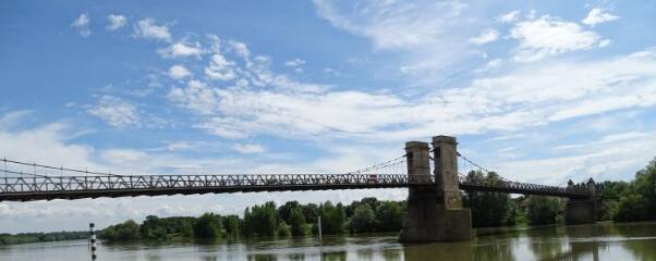 ouvrir dans la visionneuse : Pont enjambant la Saône entre Montmerle-sur-Saône et Belleville-sur-Saône
