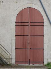 ouvrir dans la visionneuse : Grande porte de la maison éclusière de Port-Bernalin