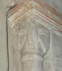 Ouvrir l'image Chapiteau orné d'un aigle aux ailes déployées