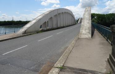 ouvrir dans la visionneuse : Pont de Thoissey sur la Saône