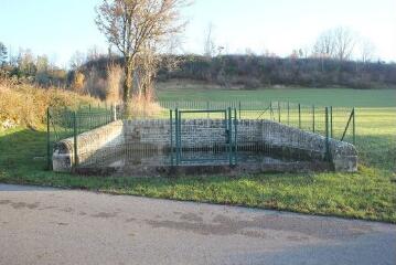 2 vues - Lavoir de Vergongeat (ouvre la visionneuse)