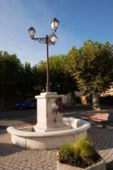 2 vues - Fontaine de la Place (ouvre la visionneuse)