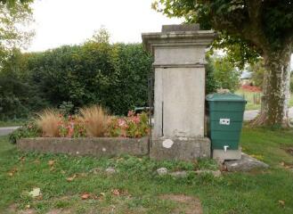 2 vues - Fontaine du Roset (ouvre la visionneuse)