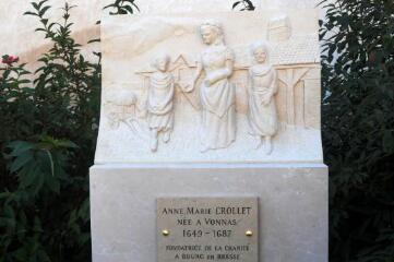 2 vues  - Stèle Anne Marie Crollet, septembre 2014 (ouvre la visionneuse)